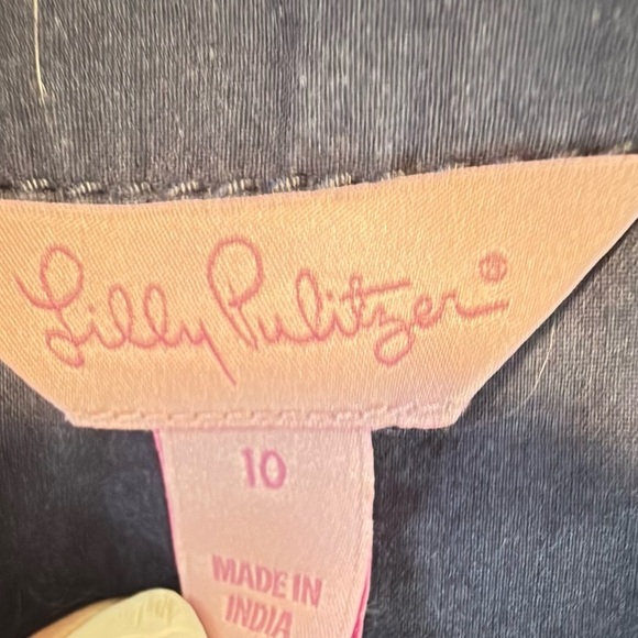 Lilly Pulitzer Navy Top with Pink Label - Picture 5 of 7